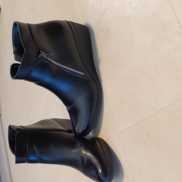 Spring Step booties - Picture 1 of 4